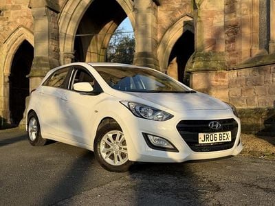 Used Hyundai i30 SE 110 HP (80 kW) 2015 White Hatchback
