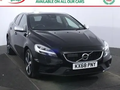 Usado Volvo V40 R-Design 120 CV (88 kW) 2018 Negro Utilitario
