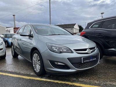 Used Vauxhall Astra Excite 100 HP (73 kW) 2014 Silver Hatchback