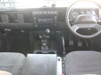 Used Land Rover Defender 120 HP (88 kW) 2005 White Estate