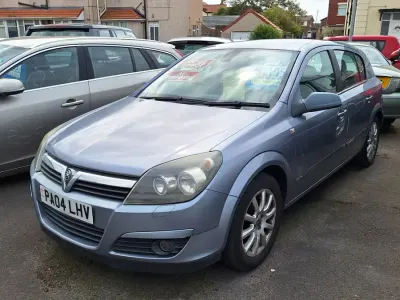 Used Vauxhall Astra Elite 101 HP (74 kW) 2004 Silver Hatchback