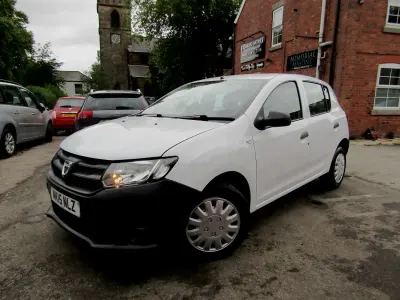 Used Dacia Sandero Acces 75 HP (55 kW) 2015 White Hatchback