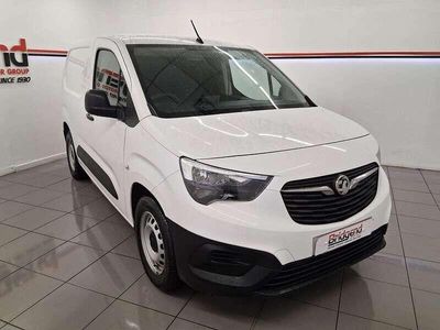 Used Vauxhall Combo 100 kW (136 HP) 2022 White MPV