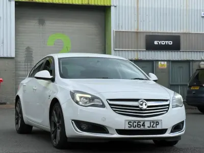 Used Vauxhall Insignia SRi 140 HP (102 kW) 2014 White Hatchback