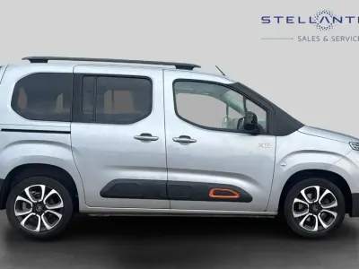 Usado Citroën Berlingo Flair 100 HP (73 kW) 2021 Cinzento Monovolume
