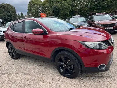 Used Nissan Qashqai N-TEC 110 HP (80 kW) 2015 Red SUV