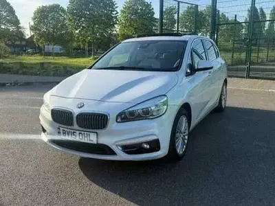 Begagnad BMW 220 Luxury Line 192 HK (141 kW) 2015 Vit Minibuss