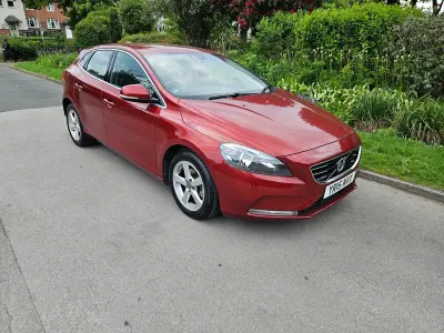 Usado Volvo V40 SE 115 HP (84 kW) 2015 Vermelho Citadino