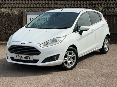 Used Ford Fiesta Titanium 95 HP (69 kW) 2014 White Hatchback