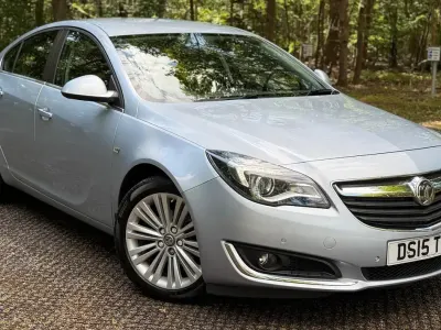 Used Vauxhall Insignia Design Edition 140 HP (102 kW) 2015 Blue Hatchback
