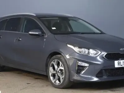 Usado Kia Ceed 136 CV (100 kW) 2019 Gris Utilitario