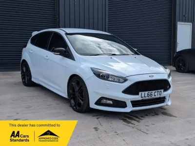 Używany Ford Focus ST 250 KM (183 kW) 2016 Biały Hatchback