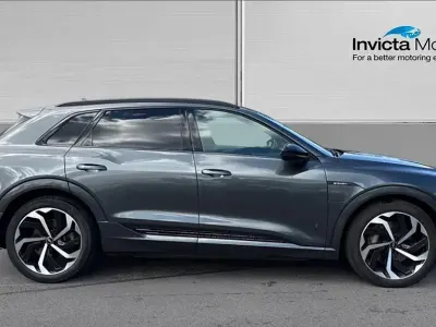 Usado Audi e-tron Black Edition 300 kW (408 CV) 2021 Gris SUV