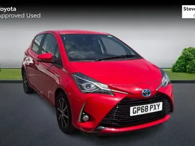 Used Toyota Yaris Hybrid 101 HP (74 kW) 2019 Red Hatchback