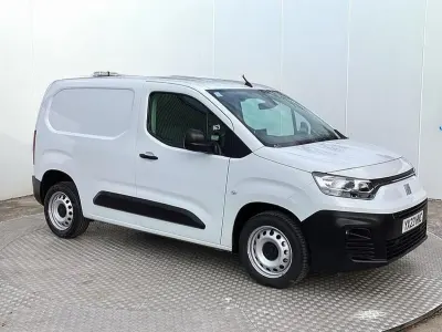 Used Fiat Doblò 100 HP (73 kW) 2023 White MPV