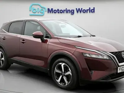 Używany Nissan Qashqai N-Connecta 140 KM (102 kW) 2023 Czerwony SUV