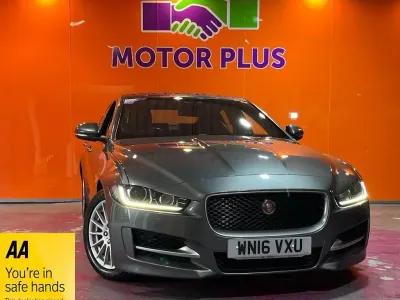 Używany Jaguar XE R-Sport 163 KM (119 kW) 2016 Szary Sedan/Limuzyna