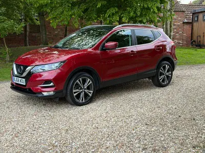 Used Nissan Qashqai N-Connecta 115 HP (84 kW) 2018 Red SUV
