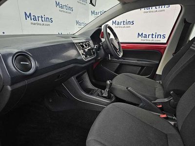 Used VW up! move up! 60 HP (44 kW) 2018 Red Hatchback
