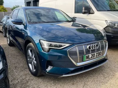Begagnad Audi e-tron 230 kW (313 HK) 2020 Blå SUV