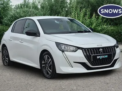 Used Peugeot 208 Allure+ 100 HP (73 kW) 2023 Bianca white Hatchback