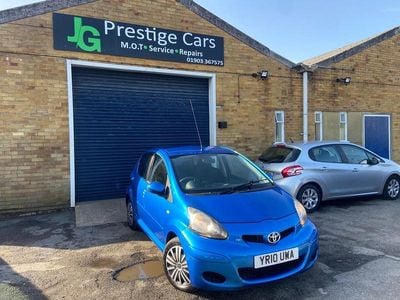 Used Toyota Aygo 67 HP (49 kW) 2010 Blue Hatchback