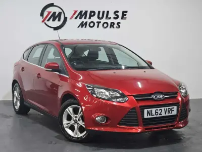 Usado Ford Focus Zetec 125 HP (91 kW) 2012 Vermelho Citadino