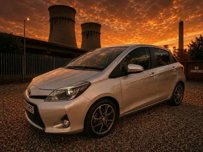 Used Toyota Yaris Trend 100 HP (73 kW) 2014 Silver Hatchback