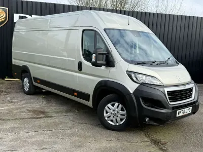 Used Peugeot Boxer 140 HP (102 kW) 2020 Gold Van