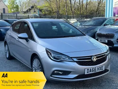 Second-hand Vauxhall Astra Elite 136 CP (100 kW) 2016 Argintiu Hatchback
