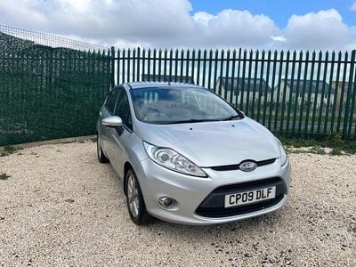 Begagnad Ford Fiesta Zetec 2009 Silver Halvkombi