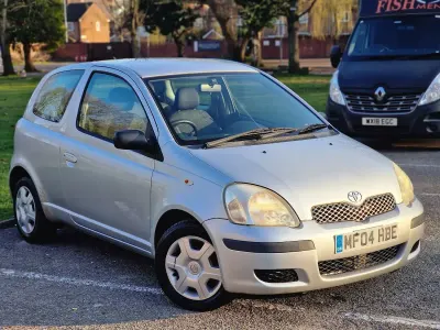 Używany Toyota Yaris T3 65 KM (47 kW) 2004 Srebrny Hatchback