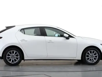 Used Mazda 3 Luxury 2019 White Hatchback