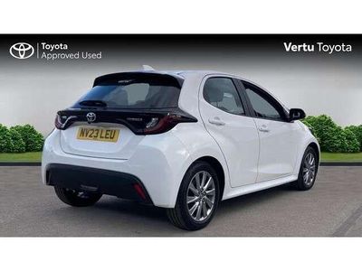 Used Toyota Yaris Hybrid 116 HP (85 kW) 2023 White Hatchback
