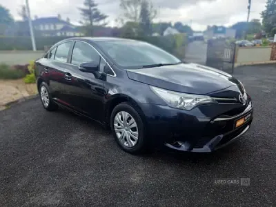 Used Toyota Avensis Active 112 HP (82 kW) 2015 Grey Sedan