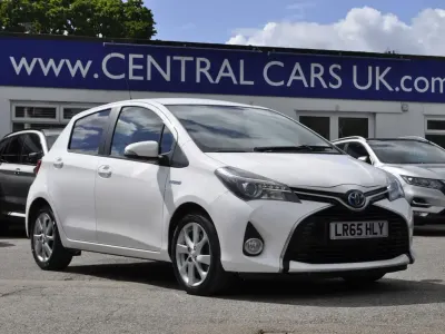 Used Toyota Yaris Hybrid 2015 White Hatchback