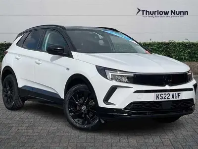 Begagnad Vauxhall Grandland X GS Line 130 HK (95 kW) 2022 Vit SUV
