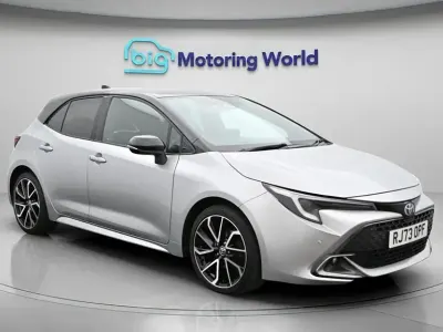 Używany Toyota Corolla 140 KM (102 kW) 2023 Srebrny Hatchback