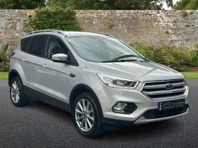 Usado Ford Kuga Titanium 120 CV (88 kW) 2019 Plateado SUV