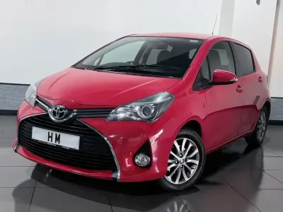 Używany Toyota Yaris 99 KM (72 kW) 2016 Czerwony Hatchback