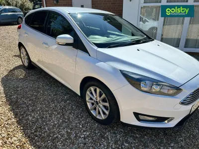 Gebraucht Ford Focus Titanium 125 PS (91 kW) 2015 Weiß Kleinwagen