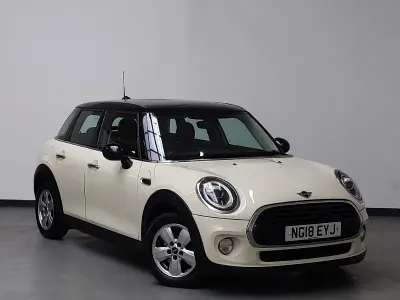 Usado Mini Cooper 136 HP (100 kW) 2018 Branco Citadino