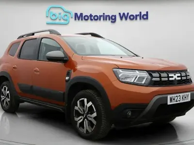 Begagnad Dacia Duster Journey 148 HK (108 kW) 2023 Orange SUV