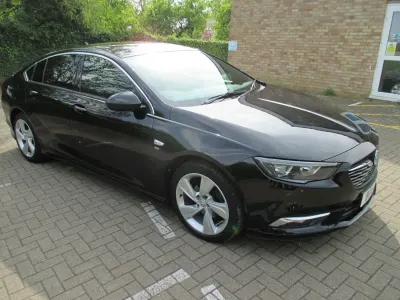 Używany Vauxhall Insignia SRi 165 KM (121 kW) 2019 Czarny Hatchback