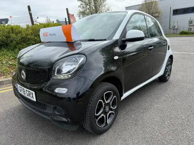 Used Smart ForFour Premium 71 HP (52 kW) 2018 White Hatchback