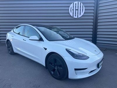 Used Tesla Model 3 Standard Range Plus 366 kW (498 HP) 2021 White Sedan