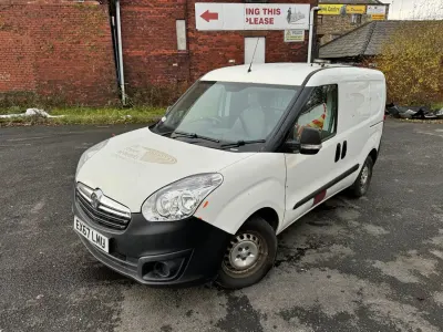 Begagnad Vauxhall Combo 95 HK (69 kW) 2017 Vit Minibuss
