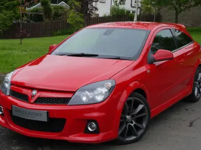 Used Vauxhall Astra 236 HP (173 kW) 2009 Red Hatchback