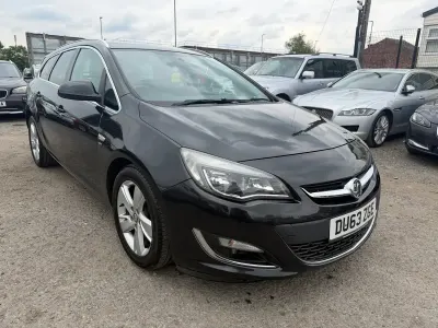 Usado Vauxhall Astra SRi 165 HP (121 kW) 2013 Preto Citadino