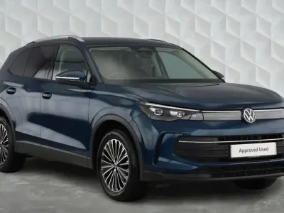 Begagnad VW Tiguan Match 130 HK (95 kW) 2024 Blå SUV